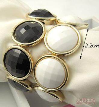 【玖萱飾品知性淑女款大寶石亞克力手鏈崖柏手串義烏小飾品批發(fā)廠家直銷D010】義烏市玖萱電子商務(wù)商行 - 產(chǎn)品庫