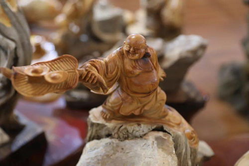 傳承崖柏文化 書(shū)寫(xiě)輝煌人生